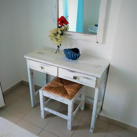 Dolphin Otel Antiparos Town