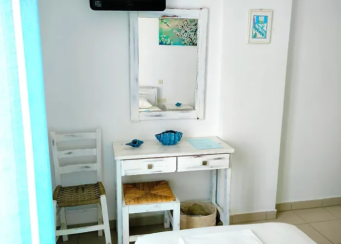 Dolphin Otel Antiparos Town