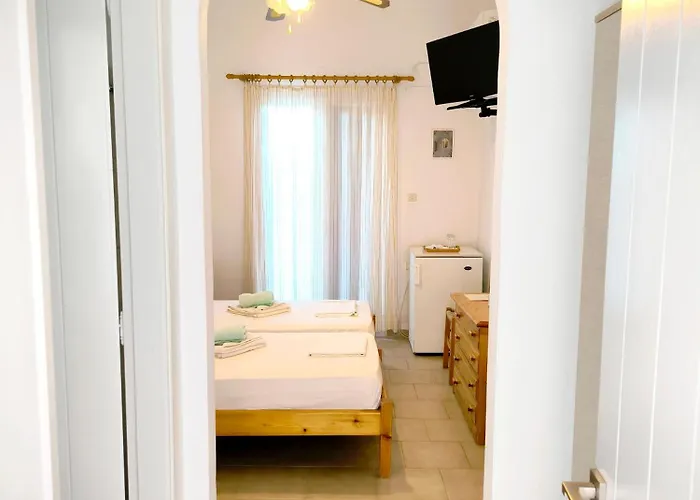 Dolphin Otel Antiparos Town